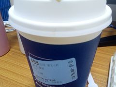 -瑞幸咖啡(岳家嘴地铁站店)