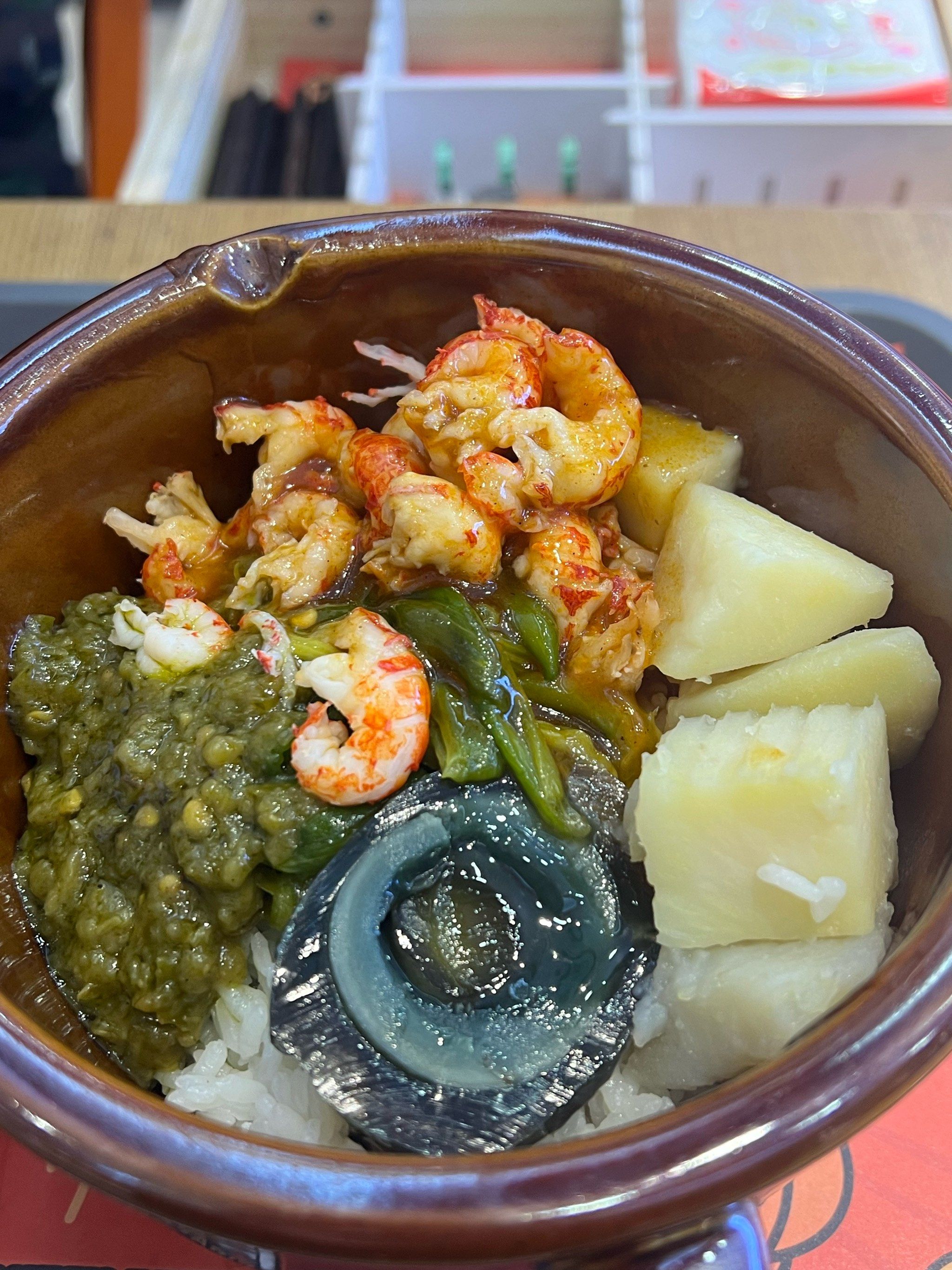 一人食的黏糊糊的擂椒茄子拌饭