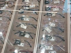 -博士眼镜集团石人工眼镜(虹口万泰店)
