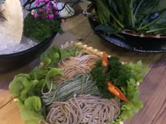 -湊湊火锅·茶憩(杭州湖滨银泰in77店)