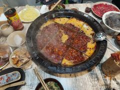 -渝嘴小老弟老火锅(华新村店)