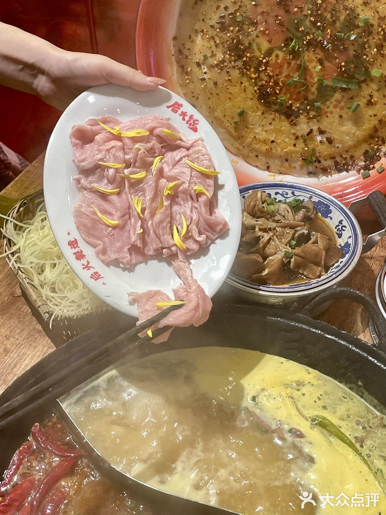 终于吃到重庆火锅顶流🔥后火锅！