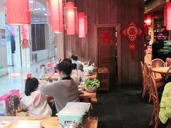 大堂-野山舂·贵州现舂酸汤火锅(鸿通城店)