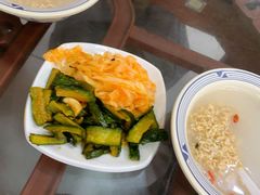 -牛一嘴·兰州牛肉面·大盘鸡(财富中心店)