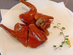 招牌脆皮乳鸽-名佳荟