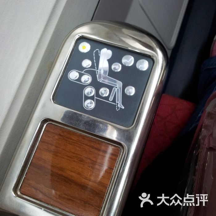 东方航空商务舱可平躺的座椅图片-郑州公司企