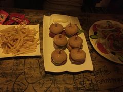 -Helens海伦司小酒馆(津湾广场店)