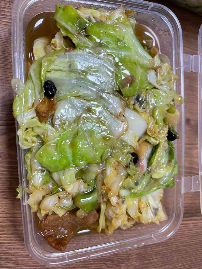 人不是很多上菜也快服务挺好的