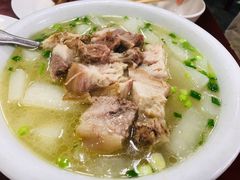 萝卜炖肘子-荣生萝卜汤饭店