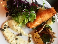 -Chom Cafe and Restaurant