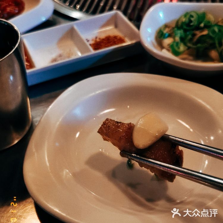 街边氛围感满点的烤肉店推荐