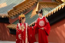 -雪中彩影婚纱摄影·微光艺术中心