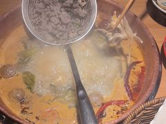 -洱火云南酸菜牛肉火锅(石景山当代商城店)