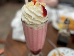 草莓蛋糕奶昔-Fern Forest Cafe