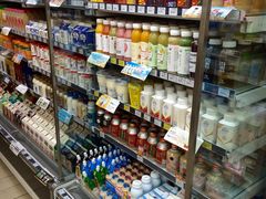 零售区-全家便利店(襄阳南路店)