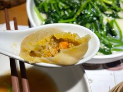 蟹粉小笼汤包-南小馆(迪士尼小镇店)