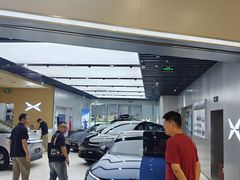-小鹏汽车(上海静安大融城店)