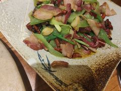 莴笋炒腊肉-滇香肴·云南菜蒸汽石锅鱼(云南北路店)