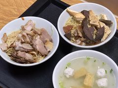 -松树干拌面店
