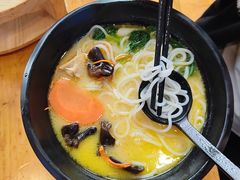 -桥香园过桥米线(国贸店)