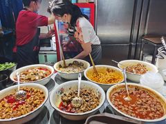 -爆炸头阿姨小四川正宗川味小吃(无任何分店)