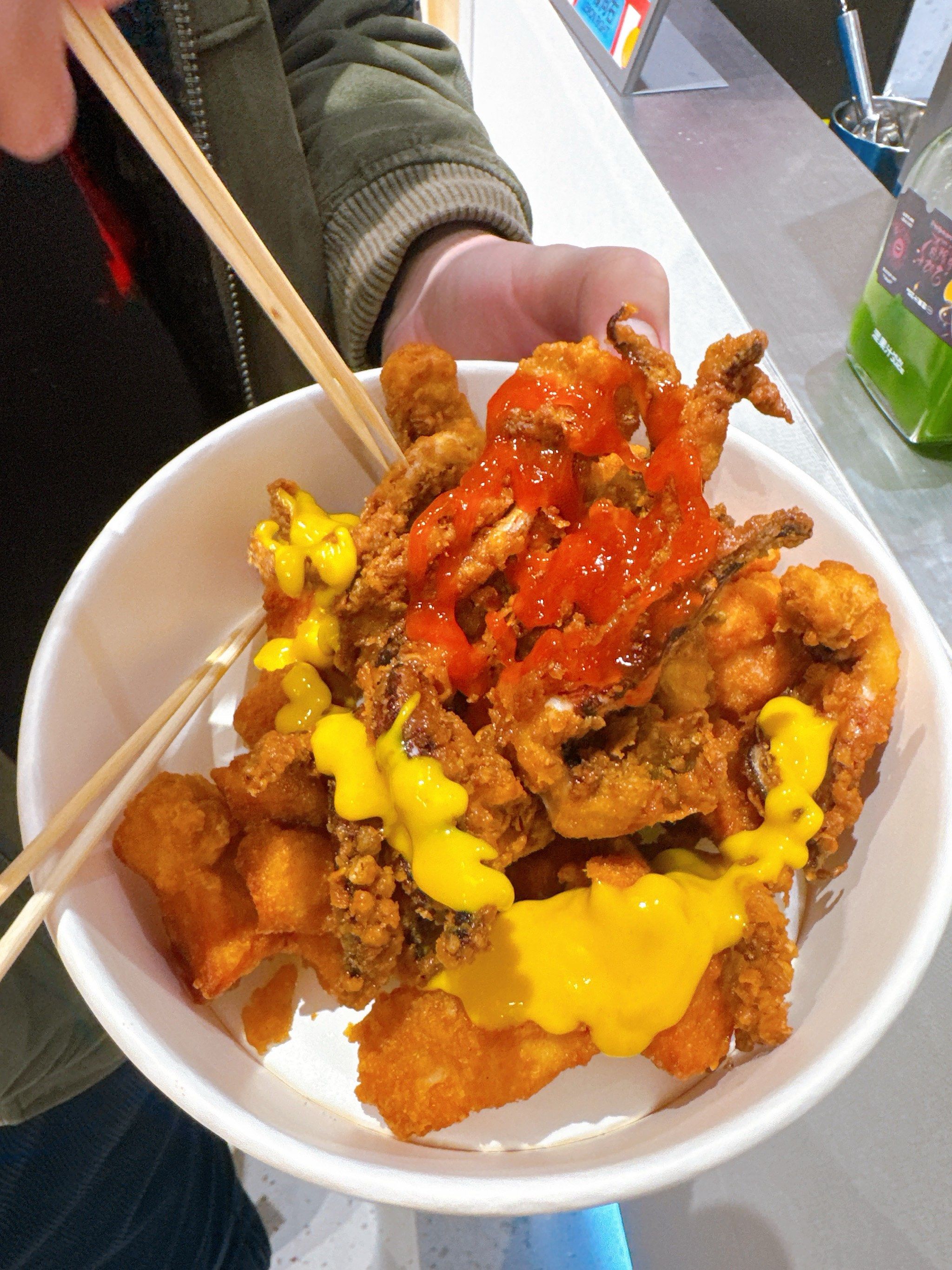 n\\n必点招牌唐扬鸡块\\n去骨鸡腿肉炸得金黄酥脆\\n外脆里嫩还会爆