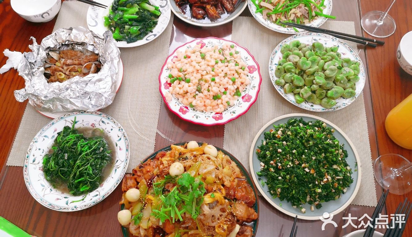 标准的苏州女孩啊！哈哈 菠萝炒饭，心血来潮呀