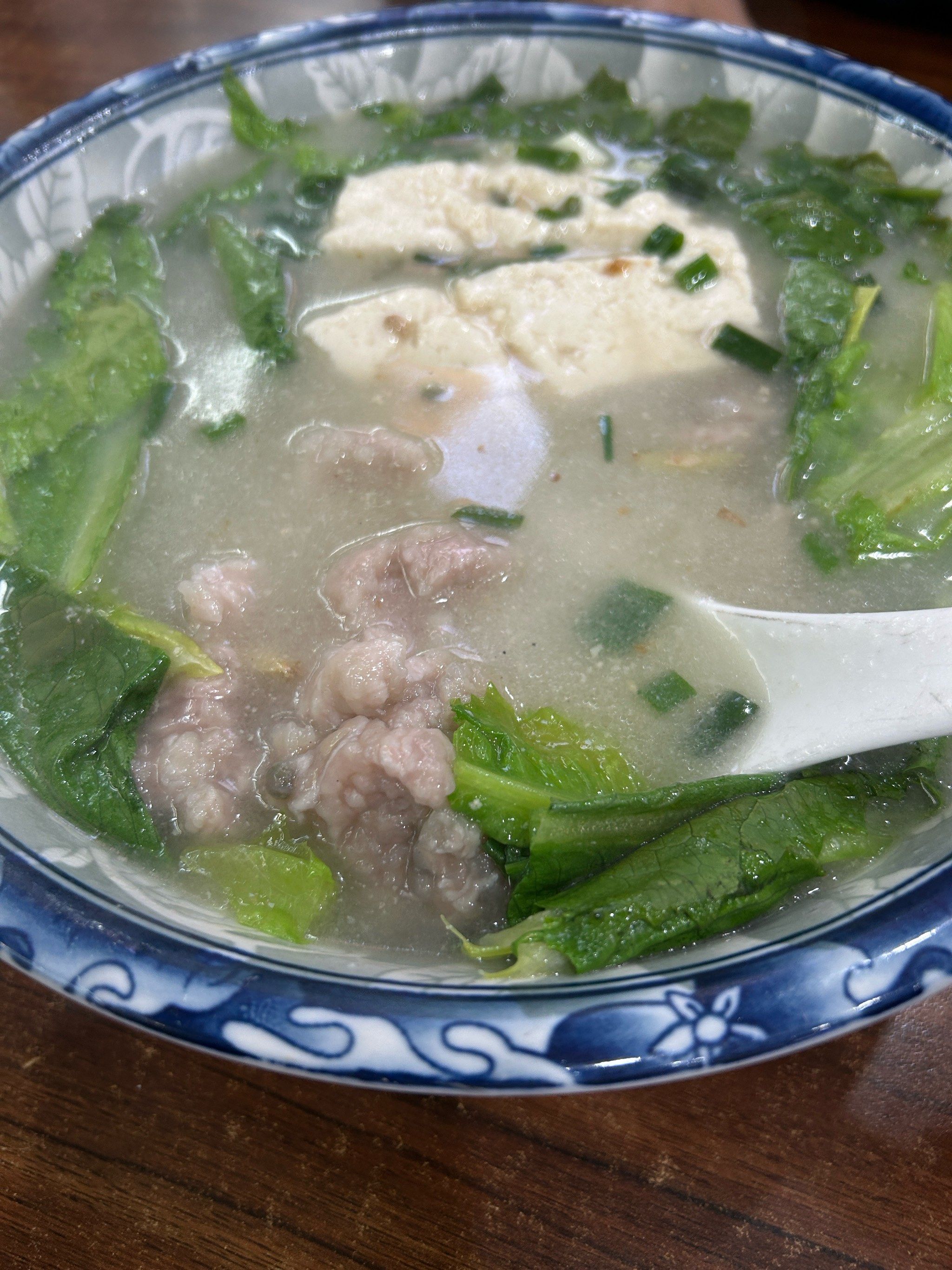 滑肉豆花里面除了豆花以外,还有那种滑的肉,
口味是真的蛮清淡的