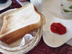 烤切片白面包-小白桦西餐厅