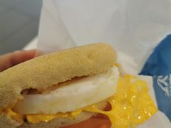 芝士蛋汉堡-麦当劳(中唱大厦店)