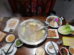 -乡土黄·鲜牛肉火锅·小龙虾(兴业街店)