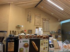 -天井·丑面包搭咖啡