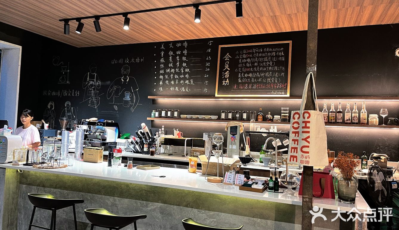 打卡一间环境超级好的重工咖啡店