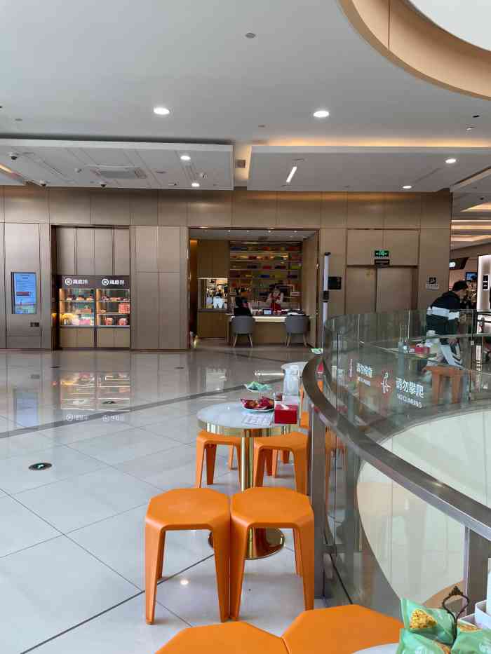 海底捞火锅(大西洋银泰城店)-"是被朋友带入坑的,小哥哥小姐姐们都很