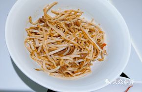 Beef Stir-fried with Bean Sprouts
