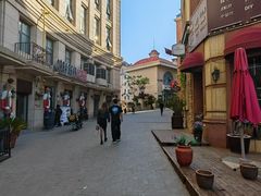 -鲁邦国际风情街(麦世达韩国精品百货店)