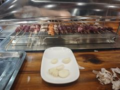 -哈尔滨小酒馆·鲜肉现穿自助烧烤(康新花园店)