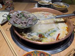 -洱火云南酸菜牛肉火锅(石景山当代商城店)