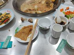 -屯老二农家铁锅炖·行业领军者(梅江店)