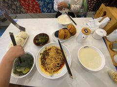 -李与白包子铺(桐梓林店)