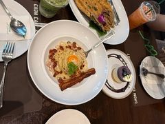 -Chom Cafe and Restaurant