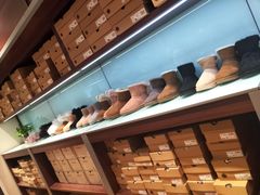 -UGG(燕莎奥特莱斯购物中心店)