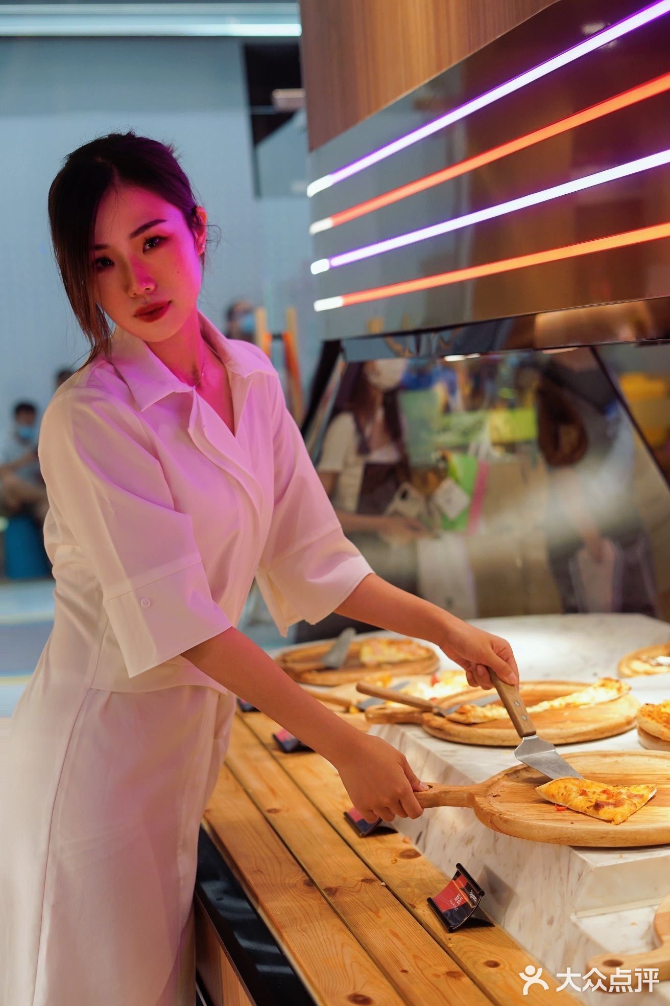 新品来啦，在比格比萨自助实现芝士瀑布配炸鸡🍗