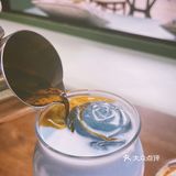 出来绕了几圈，搜了附近的咖啡馆。最近就是有瘾