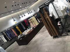 -URBAN REVIVO(高德置地广场·春广场店)