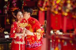 -现代经典婚纱摄影