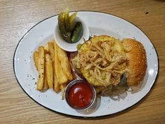 嫩煎澳洲牛肉汉堡-HELLO 27 意面·沙拉·帕尼尼