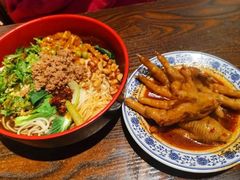 -爆炸头阿姨小四川正宗川味小吃(无任何分店)