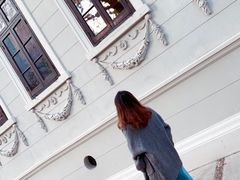 -Nathalie Djurberg与Hans Berg“牛皮纸包裹的月亮”-Prada荣宅当季展览