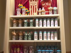 -小镇影院迪士尼小熊Duffy与他的朋友合影地